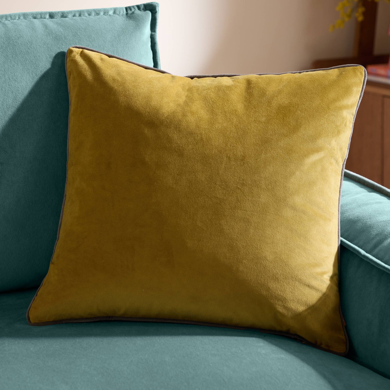 Meridian Velvet Cushion Moss/Charcoal